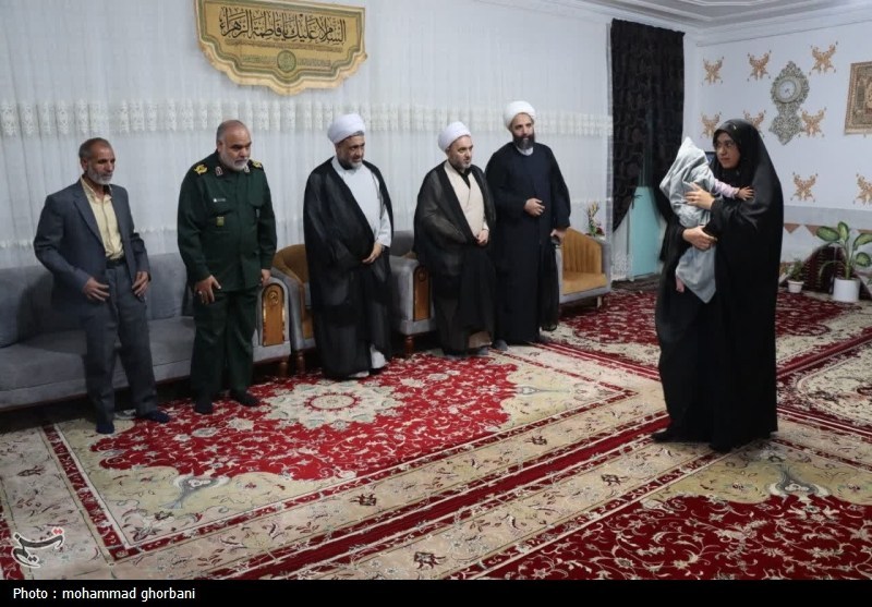 دیدار نماینده ولیفقیه در سازمان بسیج با خانواده شهیدان نوفرستی و زیبا
