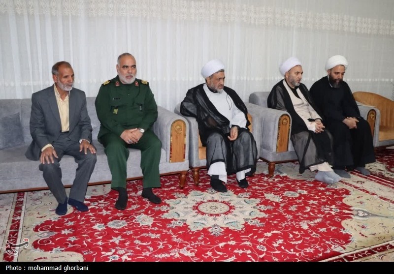 دیدار نماینده ولیفقیه در سازمان بسیج با خانواده شهیدان نوفرستی و زیبا