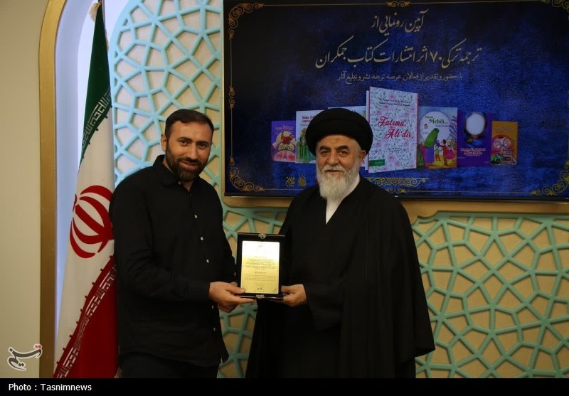 رونمایی از 75 عنوان کتاب مهدوی به زبان ترکی در مسجد جمکران+ تصاویر