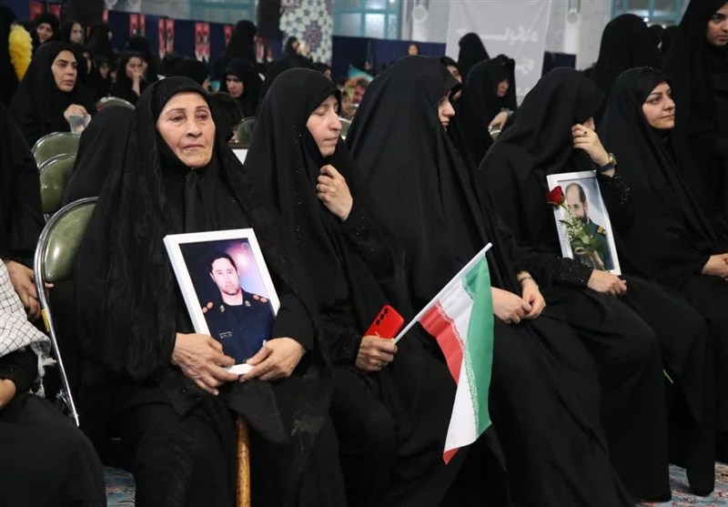40 روز دلتنگی و ایستادگی؛ مصلای کرج غرق در عطر شهدا