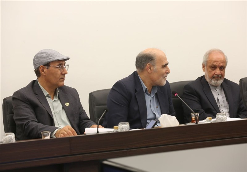 ابن‌سینا روح ملت ایران و پرچم فکری ما در جهان است/راه اندازی دفتر بنیاد بوعلی در تهران
