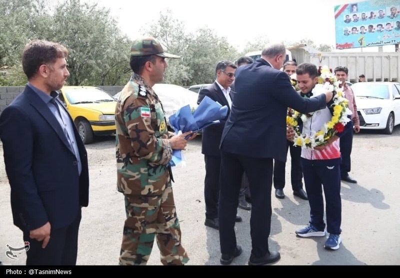 استقبال از قهرمان موی‌تای جهان در سنندج + تصویر