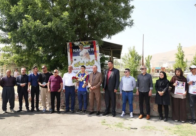 استقبال مسئولان از نایب قهرمان آسیا در کردستان+تصویر