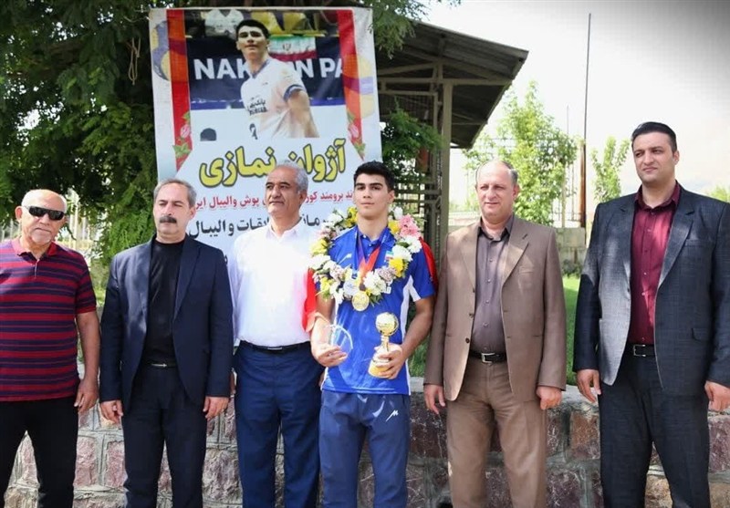 استقبال مسئولان از نایب قهرمان آسیا در کردستان+تصویر