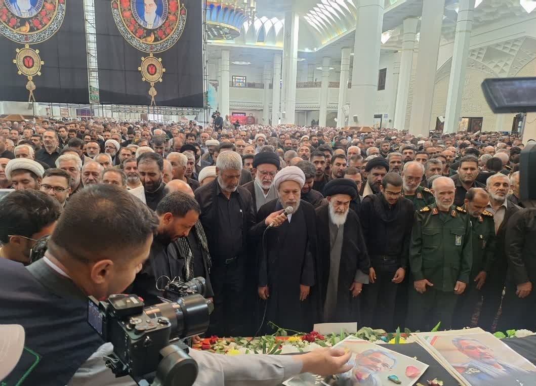 اقامه نماز و تشییع پیکر سرلشکر شهید غیب‌پرور در حرم شاهچراغ(ع)