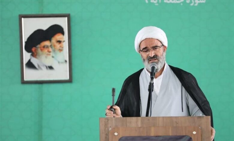 امام جمعه سمنان: وحدت، سپر ملت در برابر توطئه‌هاست