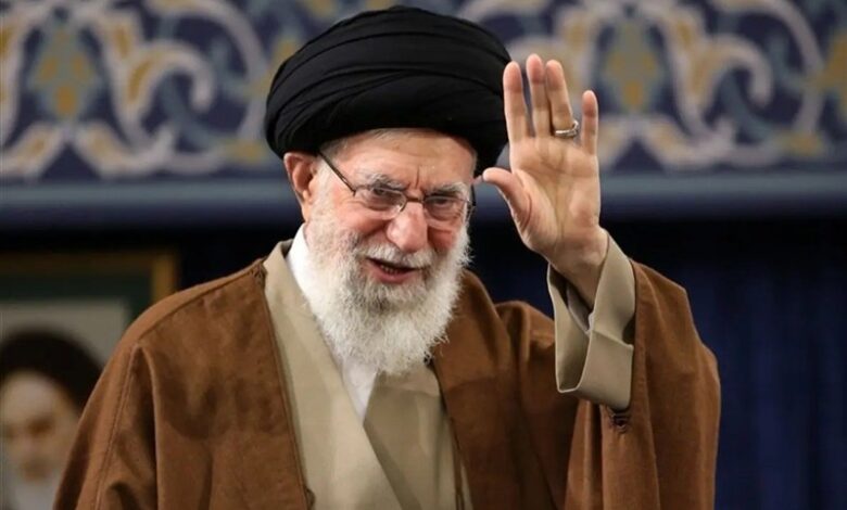 امام خامنه‌ای؛ پرچم‌دار حکمت و عزت در امت اسلامی