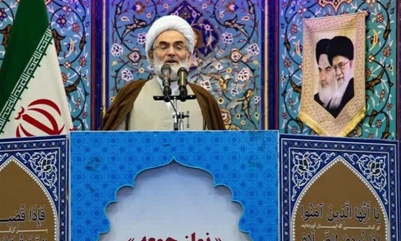 انتقاد امام جمعه رشت از جولان خودروهای ‌تک‌سرنشین در خیابان‌ها