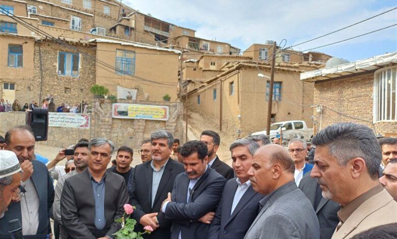 بازدید معاون رئیس‌جمهور از روستای بزلانه سنندج