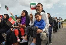 بدرقه کریمانه ایران برای بازگشت مهاجران افغانستانی/وقتی مهربانی مرز نمی‌شناسد+فیلم