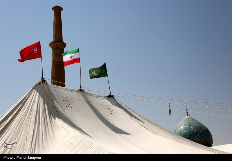 برافراشتن خیمه حسینی زیر سایه گنبد فیروزه‌ای امامزاده هارونیه+فیلم