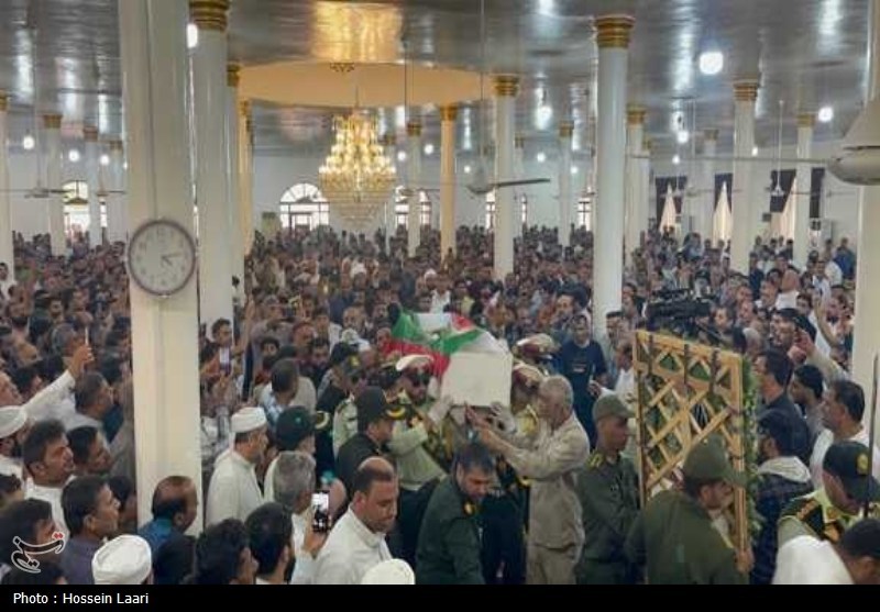 تشییع پیکر شهید مدافع امنیت احمد عبدالله‌زاده در زادگاهش نخل تقی