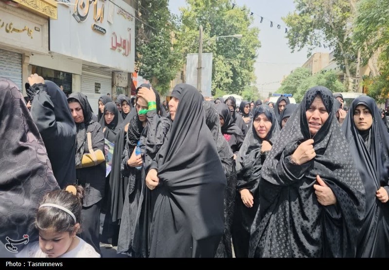 تشییع پیکر یکی از شهدای حمله اسرائیل در ورامین‌ + تصاویر