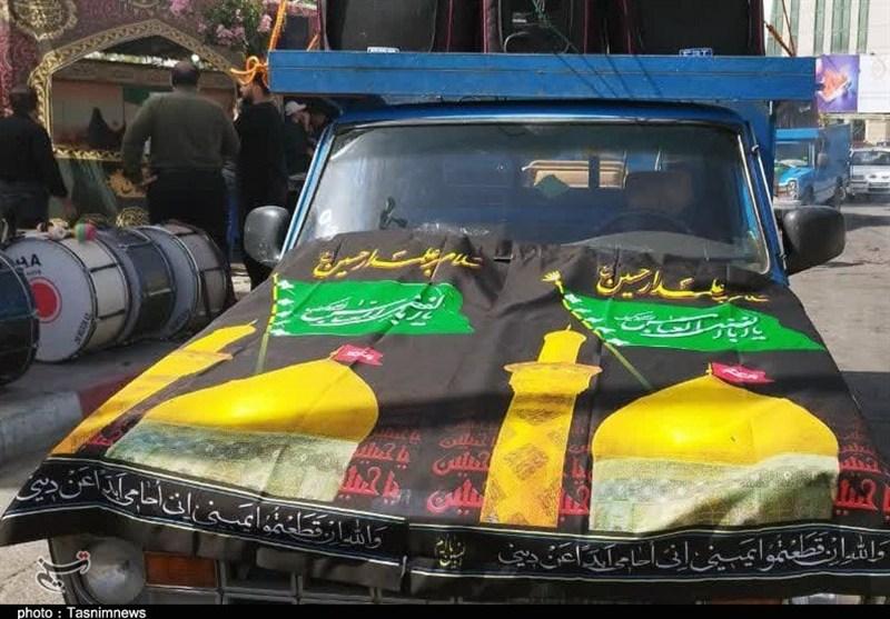 خدمت‌رسانی موکب‌ها به عزاداران حسینی در سنندج+تصویر