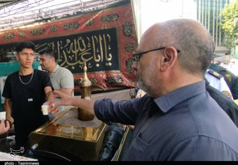 خدمت‌رسانی موکب‌ها به عزاداران حسینی در سنندج+تصویر