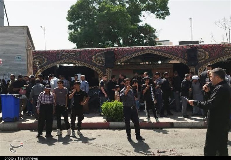 خدمت‌رسانی موکب‌ها به عزاداران حسینی در سنندج+تصویر