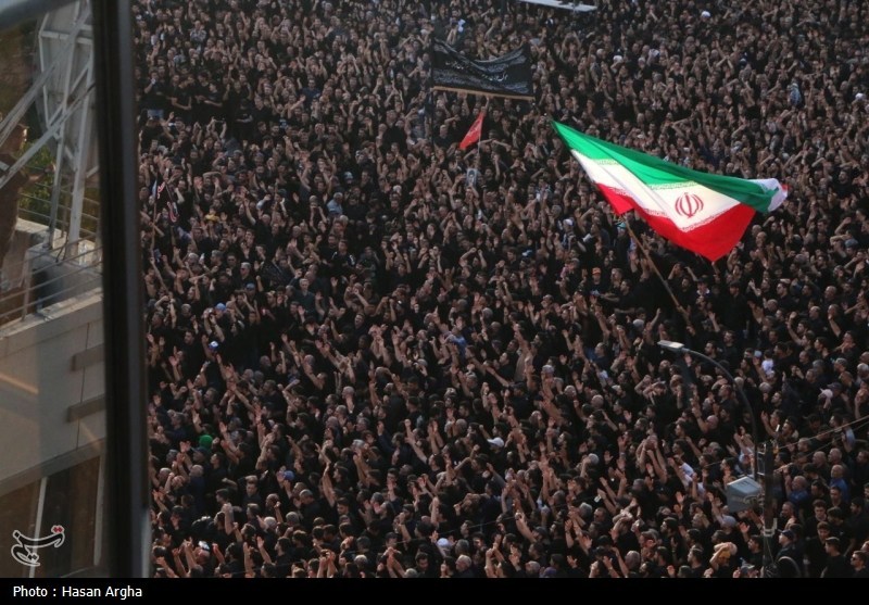 دسته حسینیه متفاوت زنجانی‌ها/ حضور با غسل شهادت تا اهتزار پرچم‌های ایران
