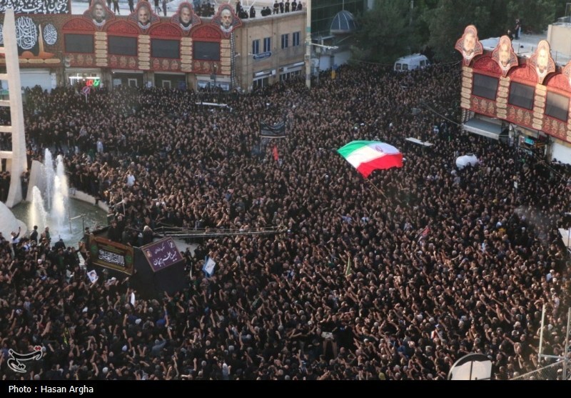 دسته حسینیه متفاوت زنجانی‌ها/ حضور با غسل شهادت تا اهتزار پرچم‌های ایران