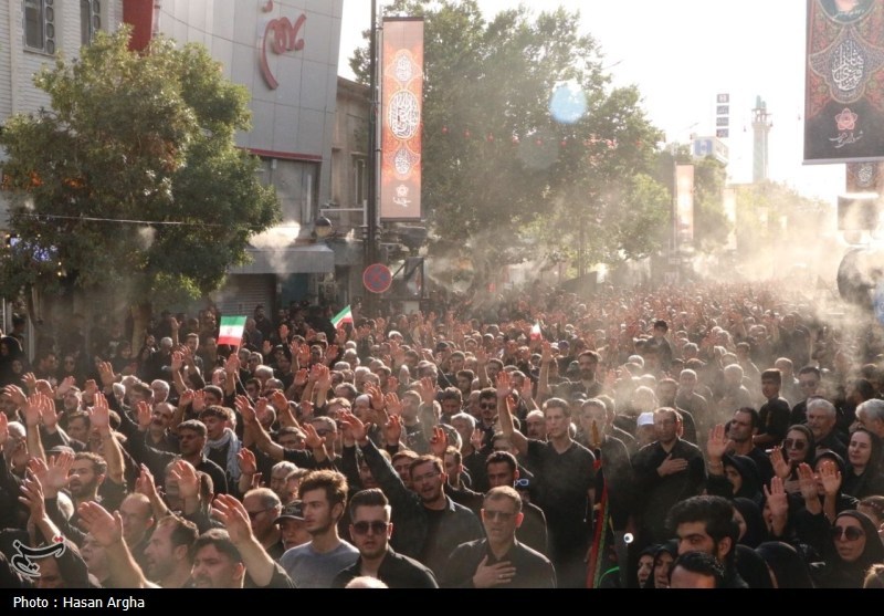 دسته حسینیه متفاوت زنجانی‌ها/ حضور با غسل شهادت تا اهتزار پرچم‌های ایران