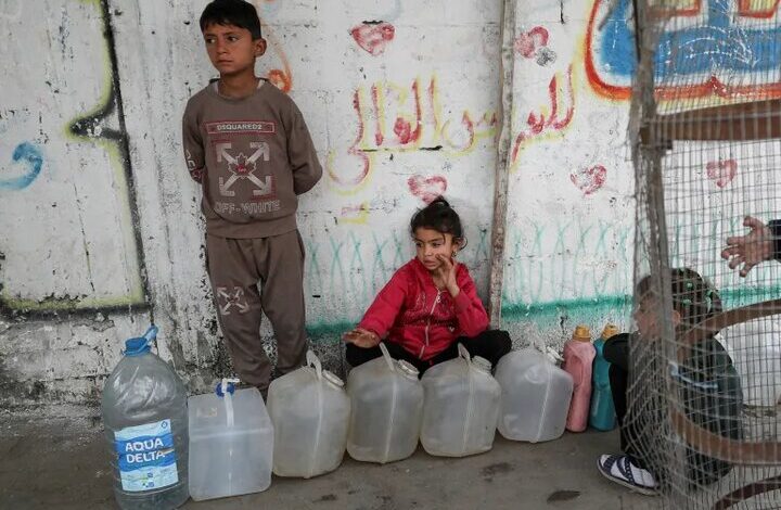 دولت غزه: ۷۰۰ فلسطینی در صفوف دریافت آب شهید شده‌اند