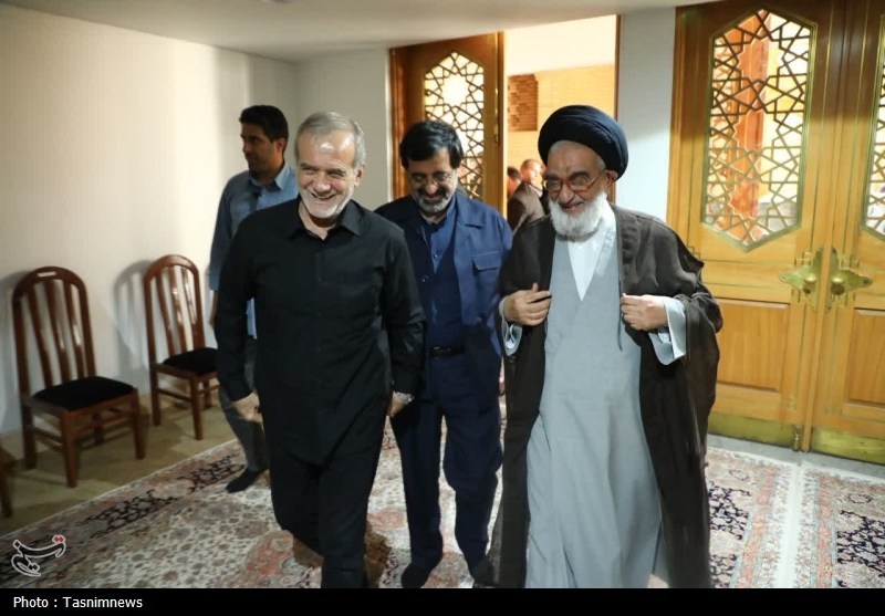 رئیس‌ جمهور با آیت‌الله سعیدی دیدار کرد+ تصویر