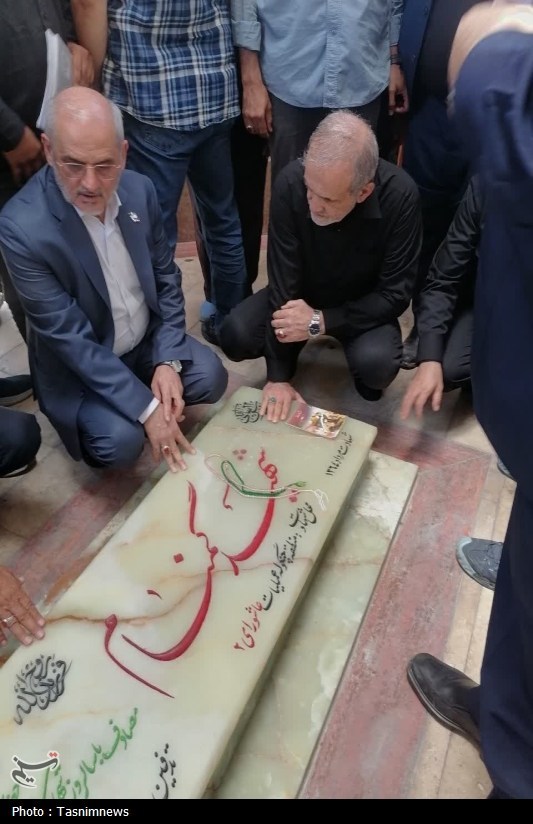 سفر سرزده رئیس جمهور به قم+ تصاویر