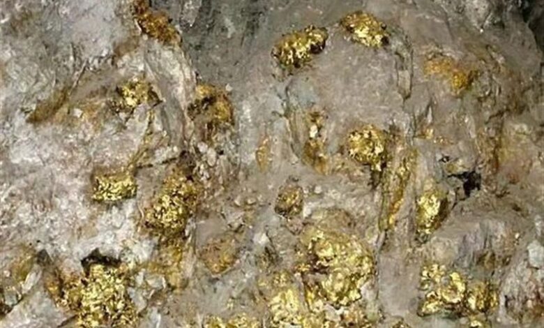 سهم مردم خوسف از سومین معدن بزرگ طلای ایران فقط گرد و خاک است