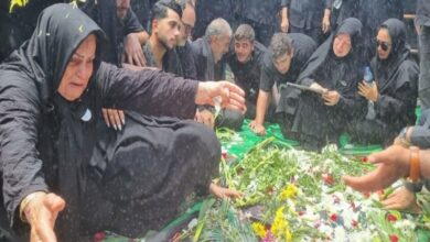 عهد وفاداری نسل دهه نودی‌ها پای تابوت شهید بشارتی
