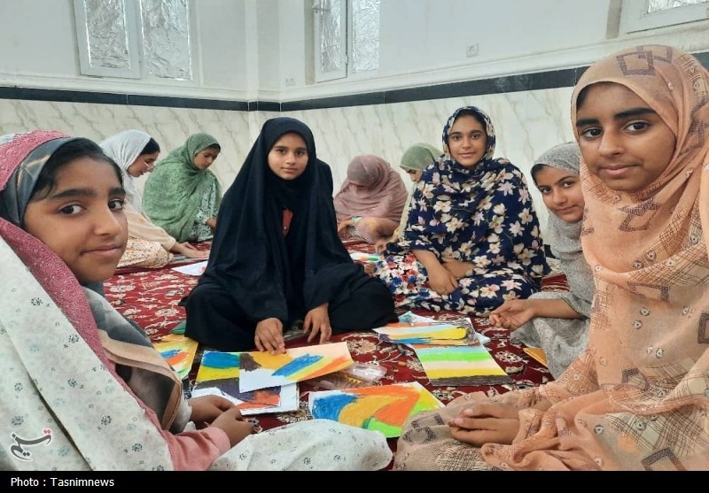 میان برگ و واژه؛ داستان زندگی بچه‌های شمیل در پناه کتابخانه پستی
