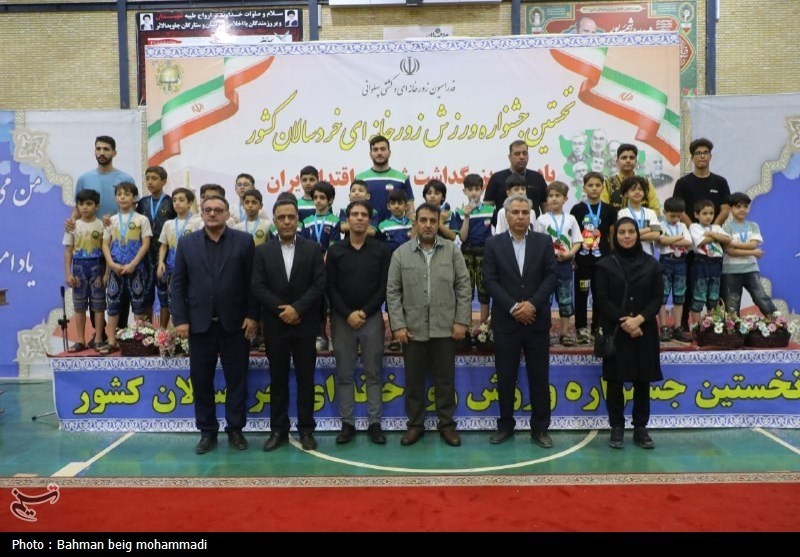 نخستین جشنواره ورزش زورخانه ای خردسالان کشور در همدان برگزار شد