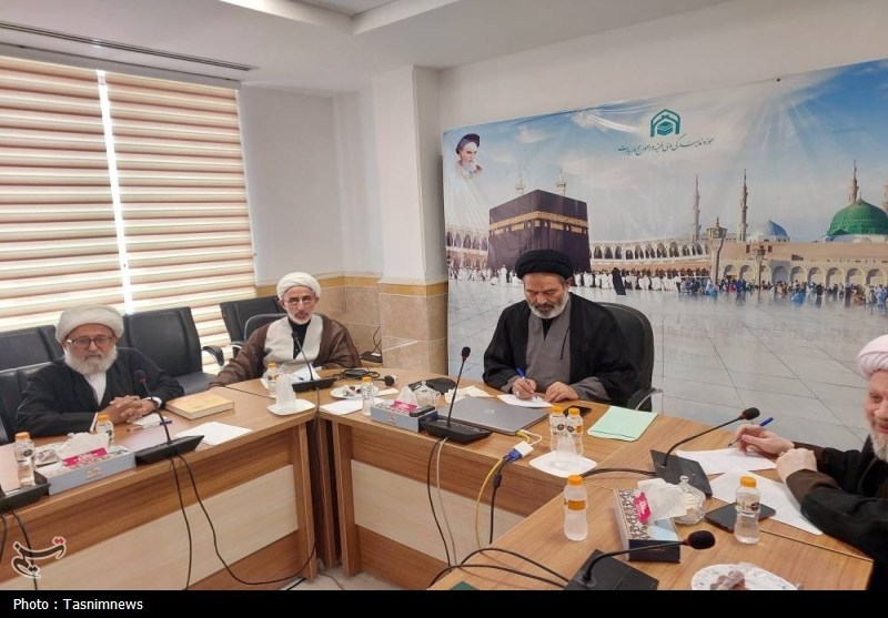 نشست بررسی ظرفیت‌ها و چالش‌های فرهنگی حج در قم برگزار شد