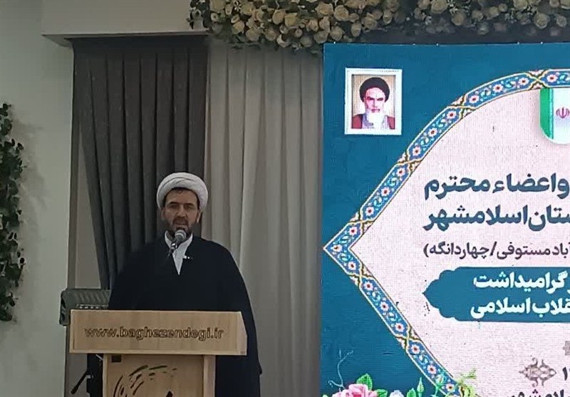 نماز جمعه اسلامشهر بستر بی‌نظیر ارتباط زنده با مردم