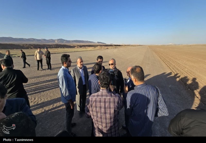 پزشکیان: قم می‌تواند قطب فرودگاهی بین‌المللی کشور شود
