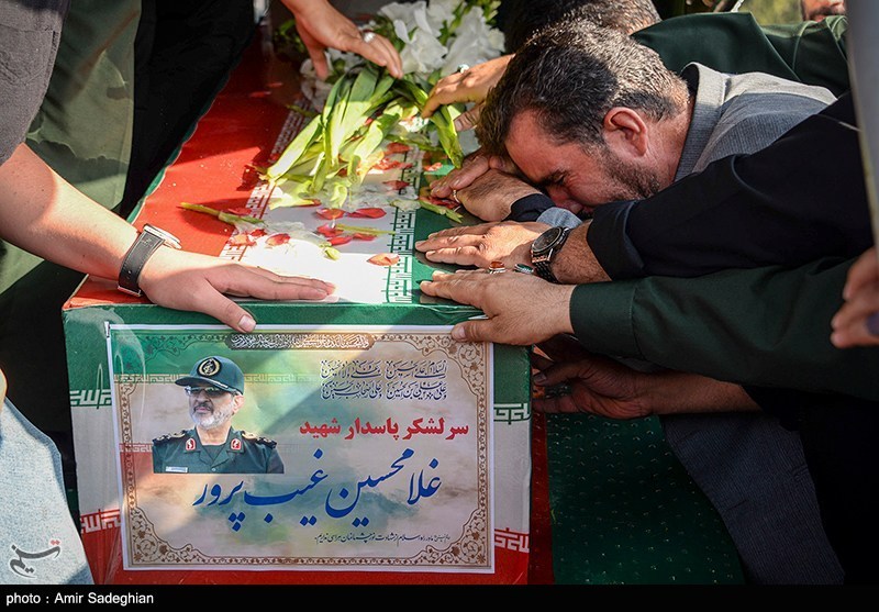 پیکر سردار شهید غیب‌پرور وارد شیراز شد + تصاویر
