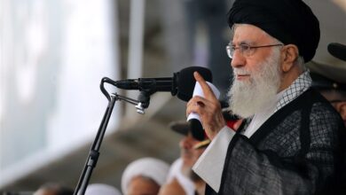 چرا در مقابل آمریکا کوتاه نمی‌آییم؟ / درسی از امام حسین (ع) با تبیین امام خامنه‌ای