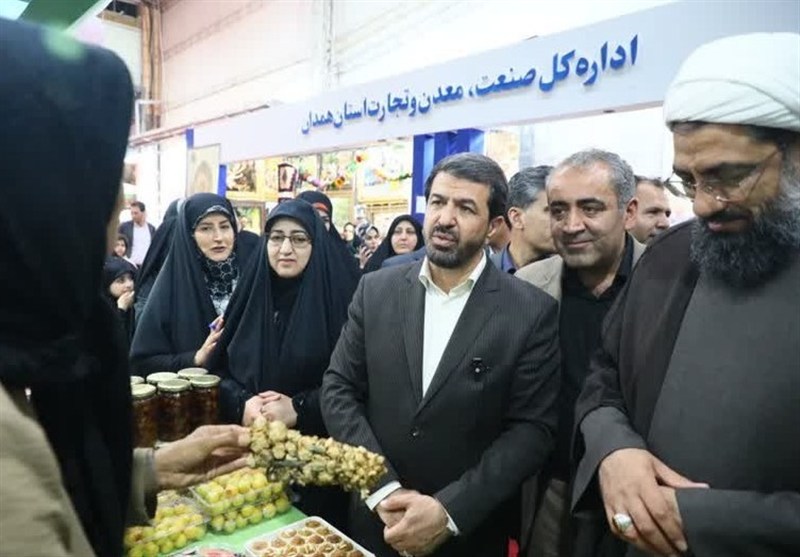گشایش نمایشگاه توانمندی‌های بانوان کارآفرین همدان+تصویر