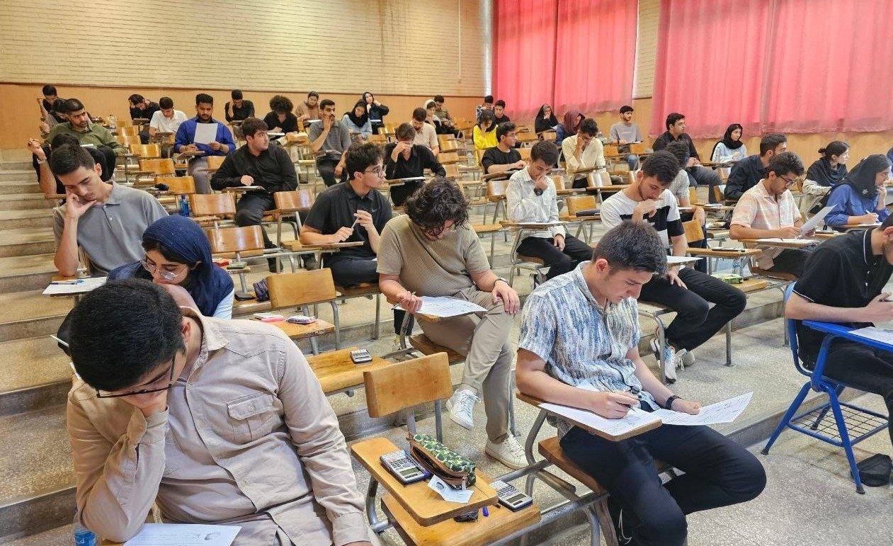 دانشگاه های جمهوری اسلامی ایران , دانشگاه آزاد اسلامی , دانشگاه صنعتی شریف , 
