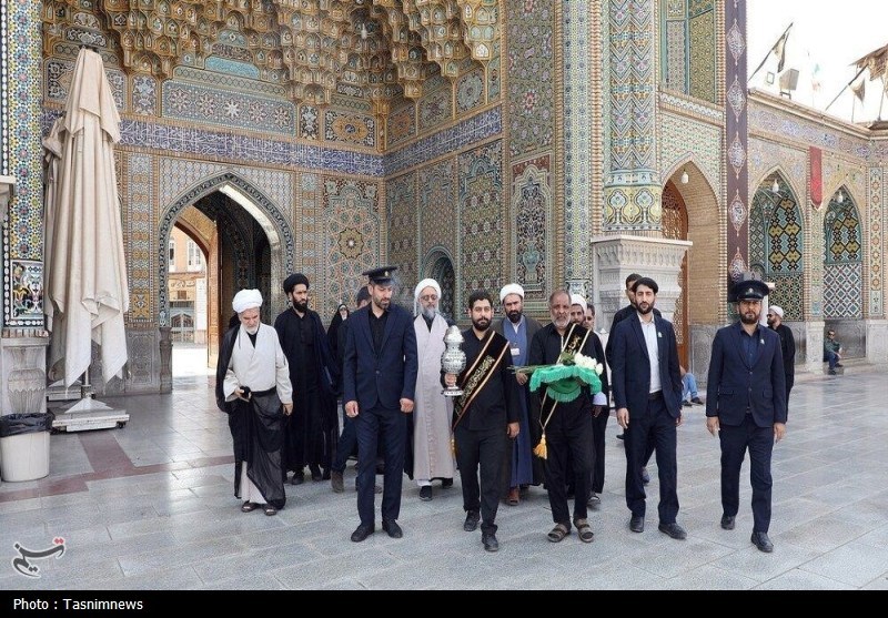 ادای احترام خادمان حرم بانوی کرامت به مقام شهید شیخ فضل‌الله نوری + تصاویر