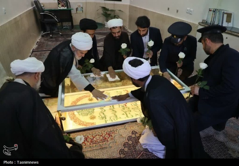 ادای احترام خادمان حرم بانوی کرامت به مقام شهید شیخ فضل‌الله نوری + تصاویر