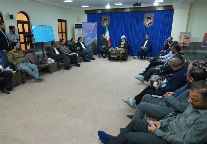 تأکید امام جمعه بوشهر بر نقش هنرمندان در تاریخ‌سازی