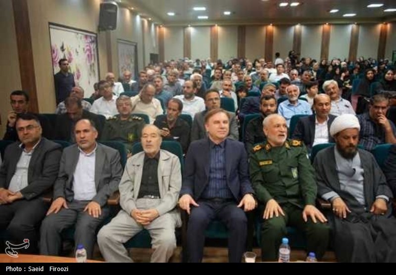 تجلیل از 19 آزاده و خانواده شهدای اسارت منطقه دوم دریایی سپاه