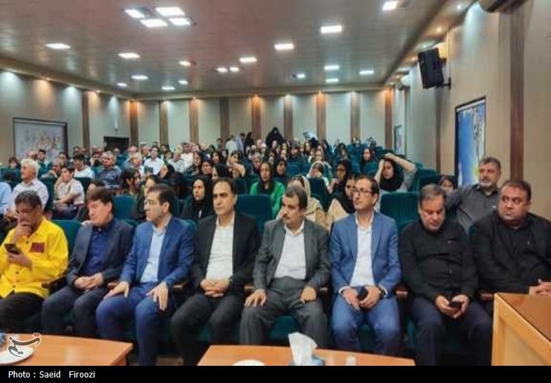 تجلیل از 19 آزاده و خانواده شهدای اسارت منطقه دوم دریایی سپاه