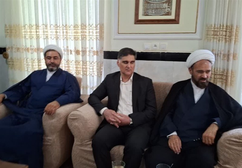 تجلیل از صبر و ایثار خانواده شهدا در پاوه+ تصاویر