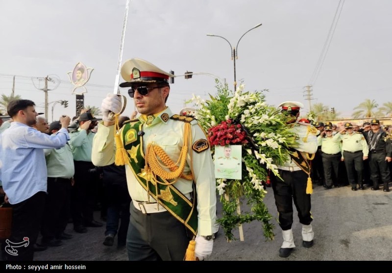 تشییع باشکوه و خاکسپاری شهید حسین احمدی در دشتستان+تصاویر