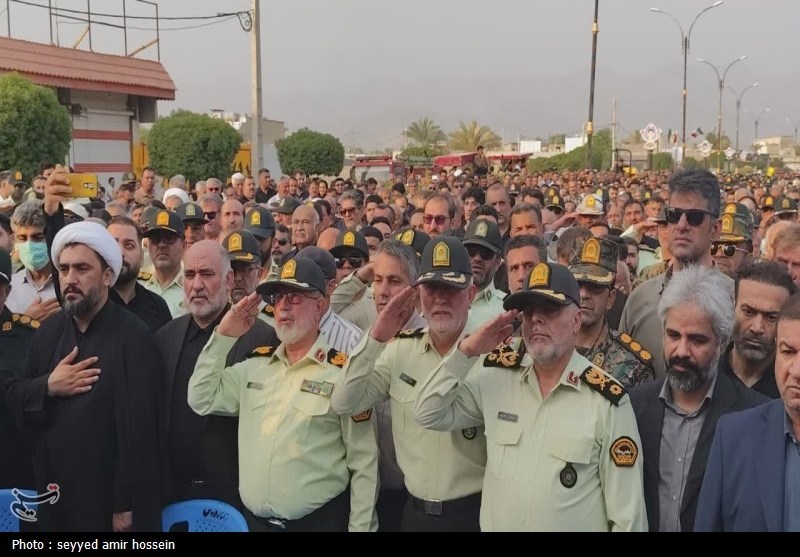 تشییع باشکوه و خاکسپاری شهید حسین احمدی در دشتستان+تصاویر