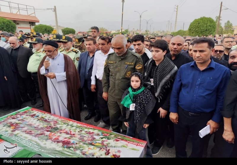 تشییع باشکوه و خاکسپاری شهید حسین احمدی در دشتستان+تصاویر