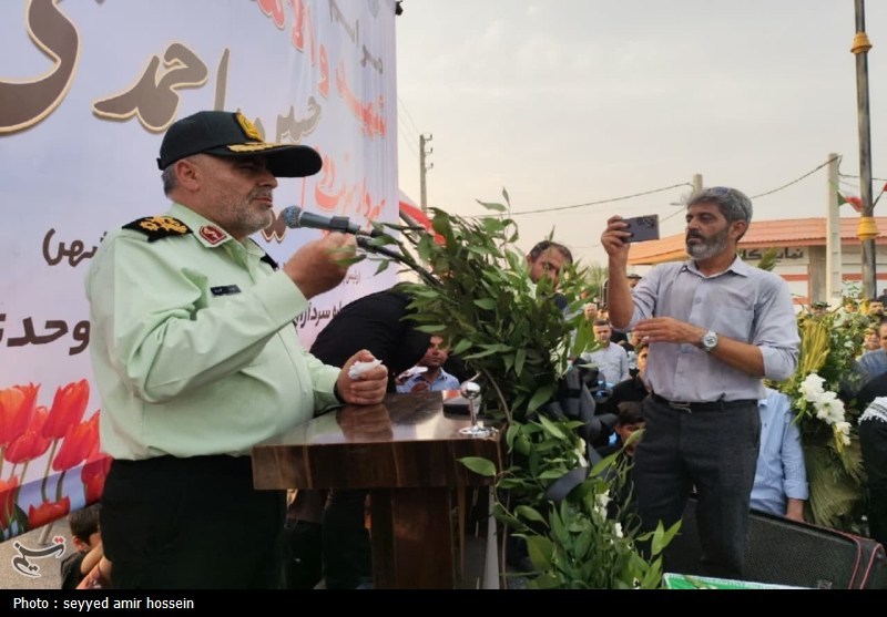تشییع باشکوه و خاکسپاری شهید حسین احمدی در دشتستان+تصاویر