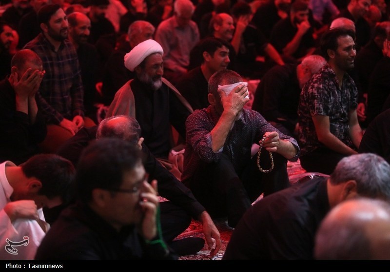حرم حضرت معصومه(س) در شب شهادت امام رضا(ع)؛ خیل عاشقان در سوگ امام رئوف+ تصویر