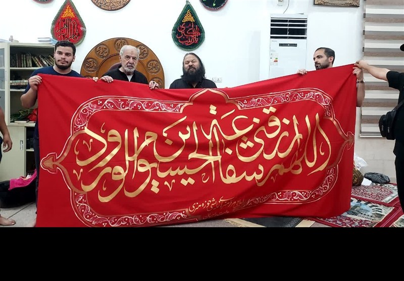 ‌خدمت فرهنگی یک خانواده هنرمند به زائران اربعین+تصاویر