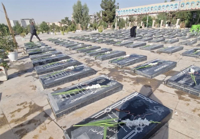 خون شهدا عزت، استقلال و وحدت را برای ایران بیمه کرد